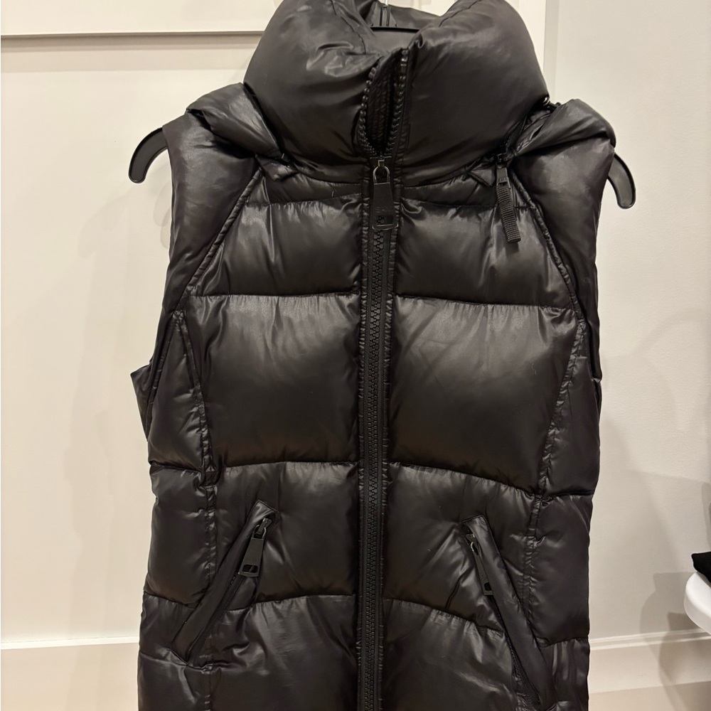 SAM. Women’s Puffer Down Vest. Wind and water resistant quilted nylon.